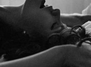 On dit souvent que l’infidélité commence par un baiser ou une nuit ailleurs. Mais j’ai appris, à mes dépens, qu’elle commence bien plus tôt,