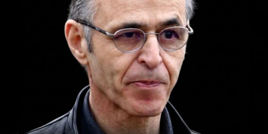 Jean-Jacques Goldman a le sentiment de ne plus reconnaître le monde qui l’entoure.